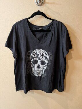 Harley Davidson V-neck T-shirt size XL